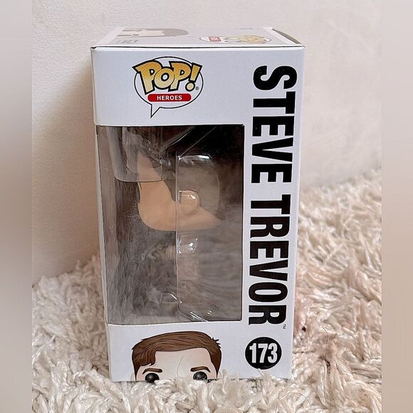 Funko Pop! Heroes #173 Steve Trevor Wonder Woman w/ Protective Case - Picture 2 of 7